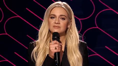 Kelsea Ballerini honors shooting victims at CMT Music Awards